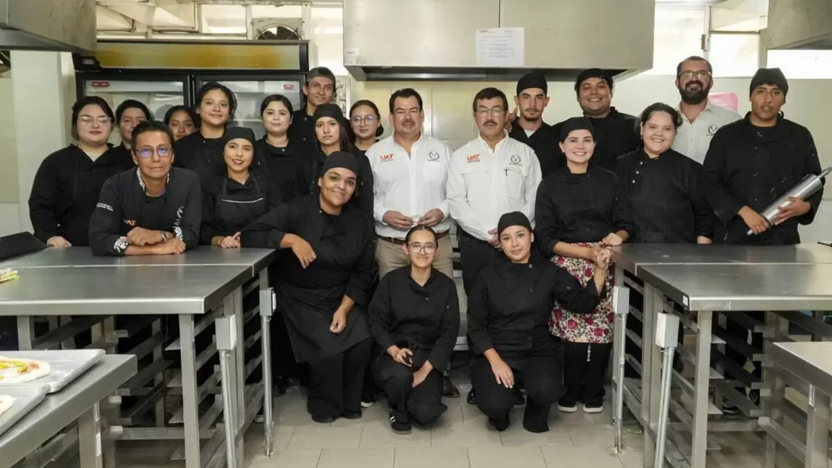 Rector de la UAT comparte logros y proyectos con estudiantes en Victoria