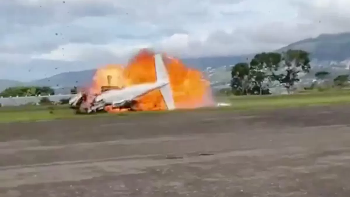 Avioneta se estrella y arde en llamas durante despegue en Venezuela