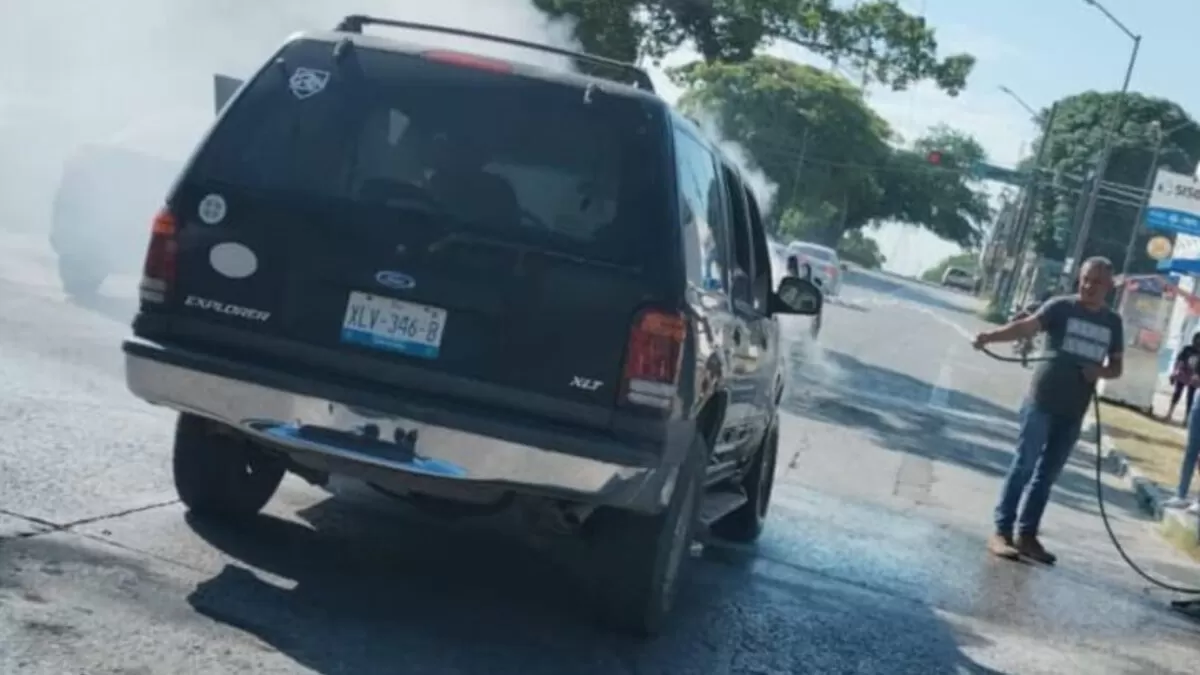 Incendio de camioneta moviliza a vecinos en Tampico