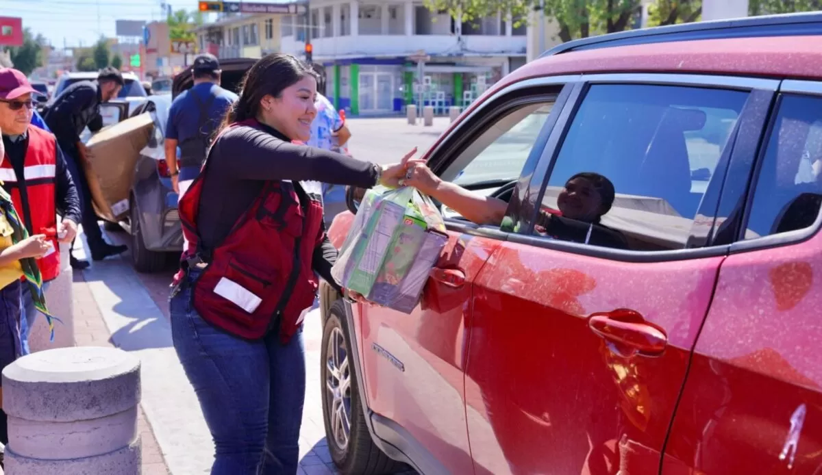 Neolaredenses se solidarizan y se suman al municipio para colecta de víveres