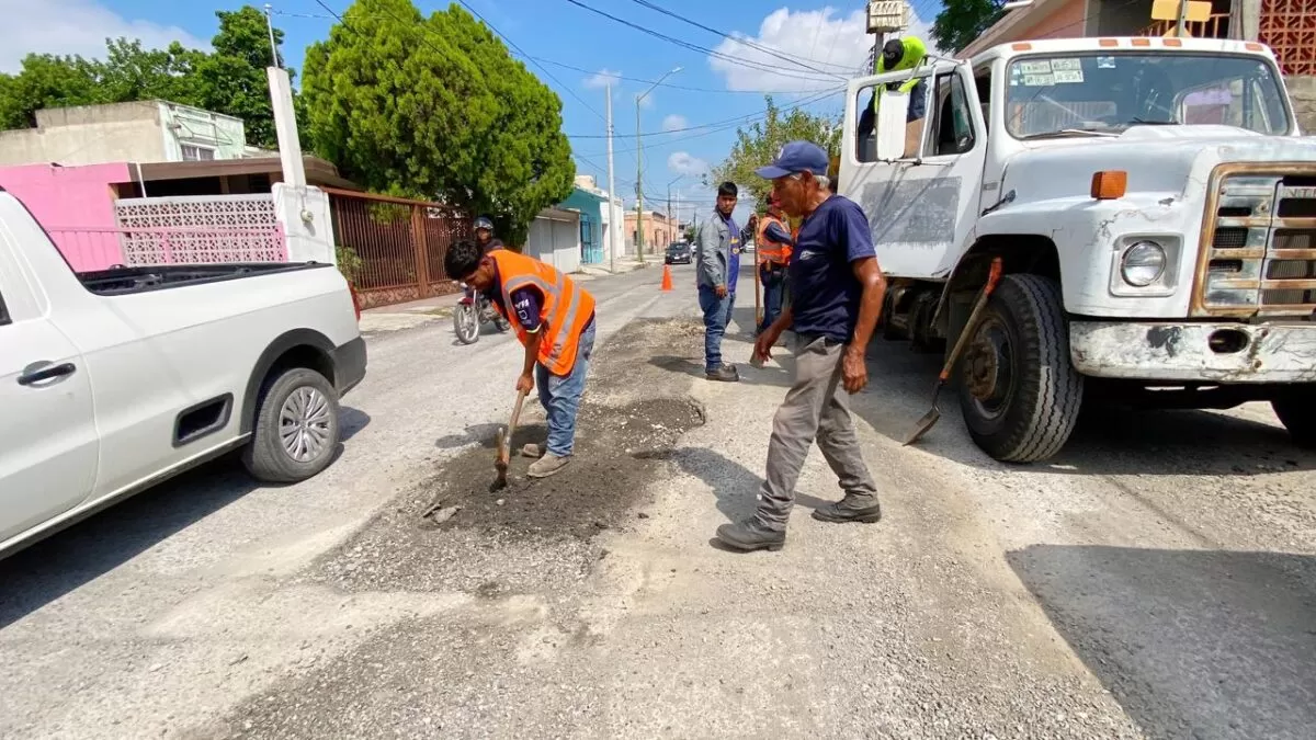Después de las lluvias ayuntamiento repara calles dañadas