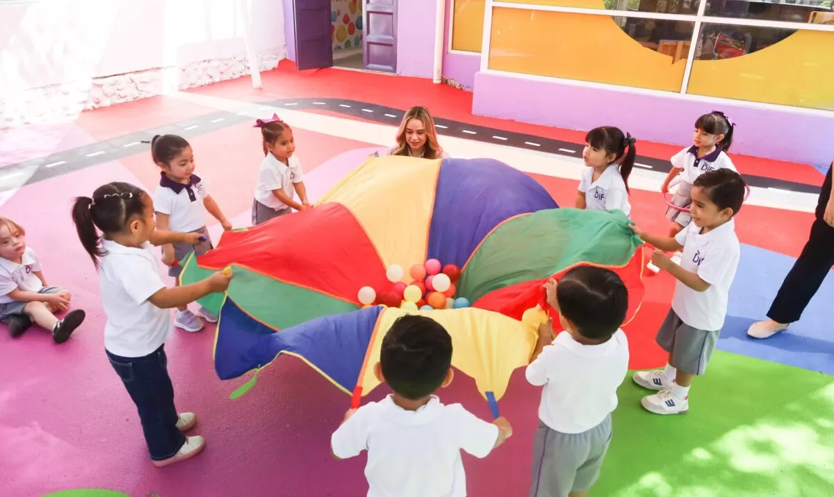 DIF Victoria entrega nuevo patio de juegos con superficie de tartán en su guardería