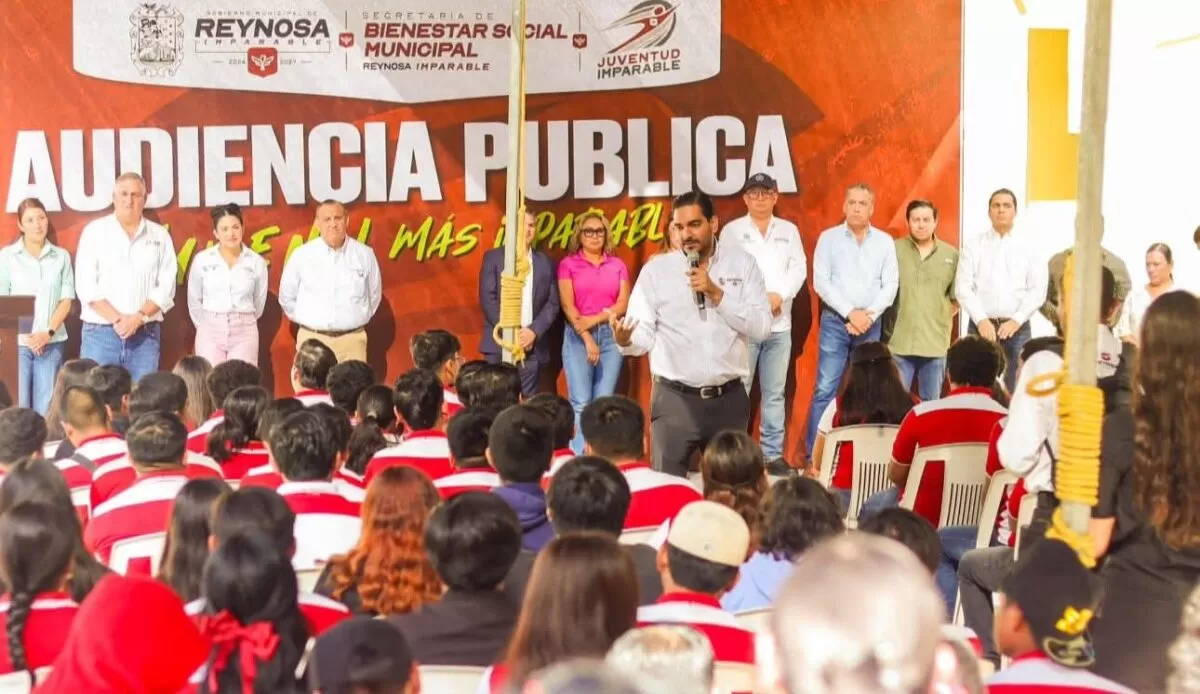 Dialogan universitarios con Carlos Peña Ortiz en la Audiencia Pública Juvenil