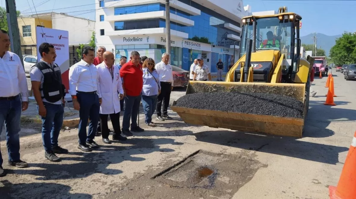 Refuerza gobierno de Victoria bacheo en rutas de salud y transporte