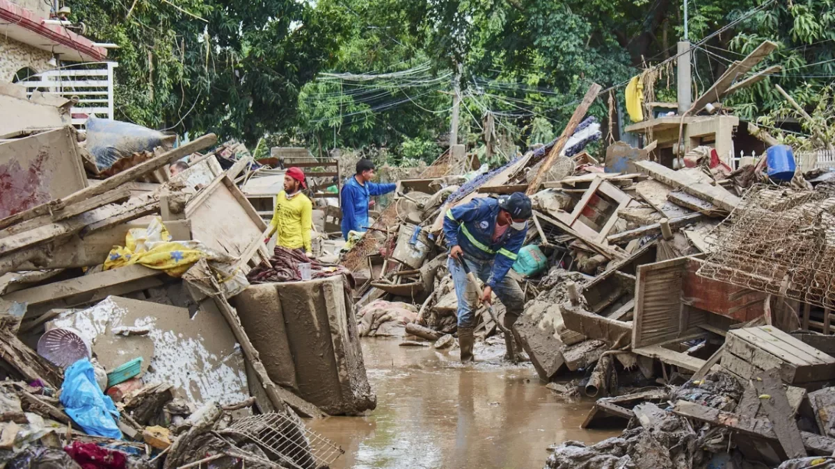 Sube a 82 el número de muertos por inundaciones en México