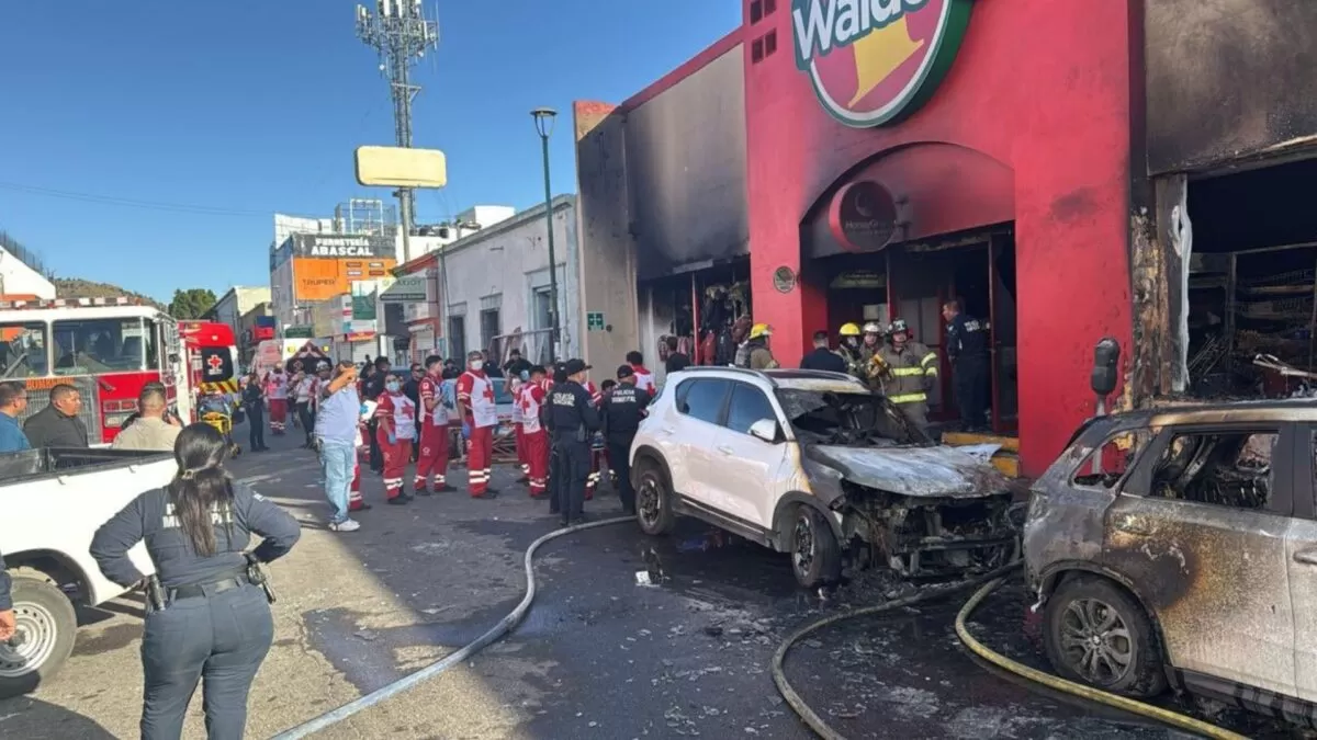 Al menos 23 personas murieron tras incendio en una tienda de Sonora