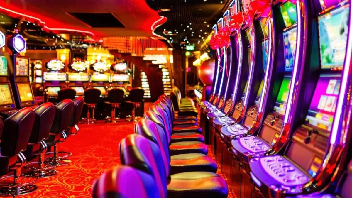 Hacienda bloquea 13 casinos por presunto lavado de dinero