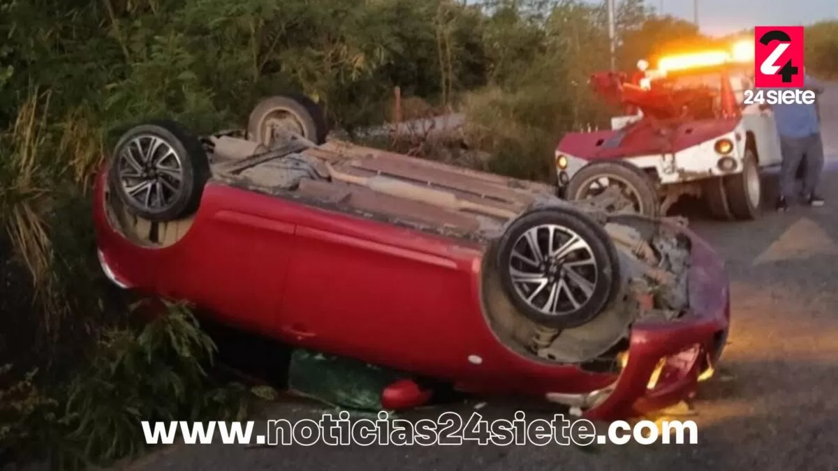 Exceso de velocidad provoca aparatosa volcadura en Altamira