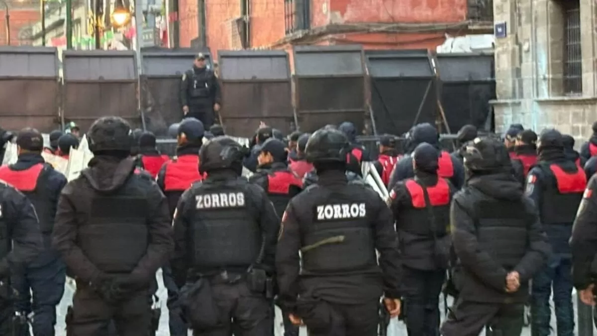 Refuerzan seguridad y colocan barricadas en el Zócalo por marcha de la Generación Z
