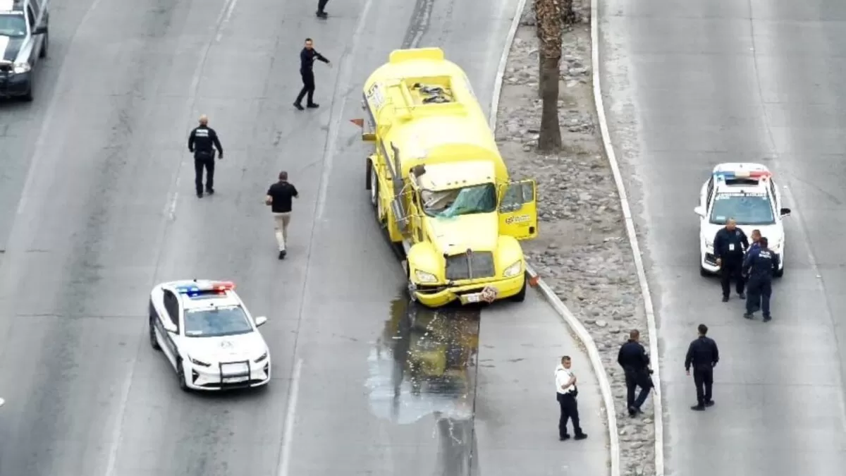 Hombre roba pipa y desata persecución policiaca