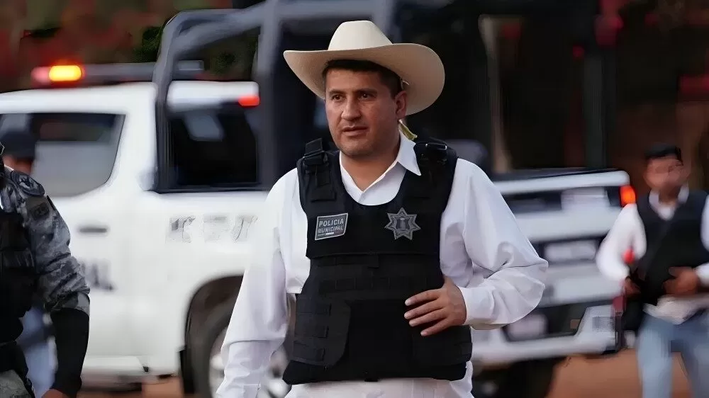 Fiscalía de Michoacán detiene a escoltas de Carlos Manzo