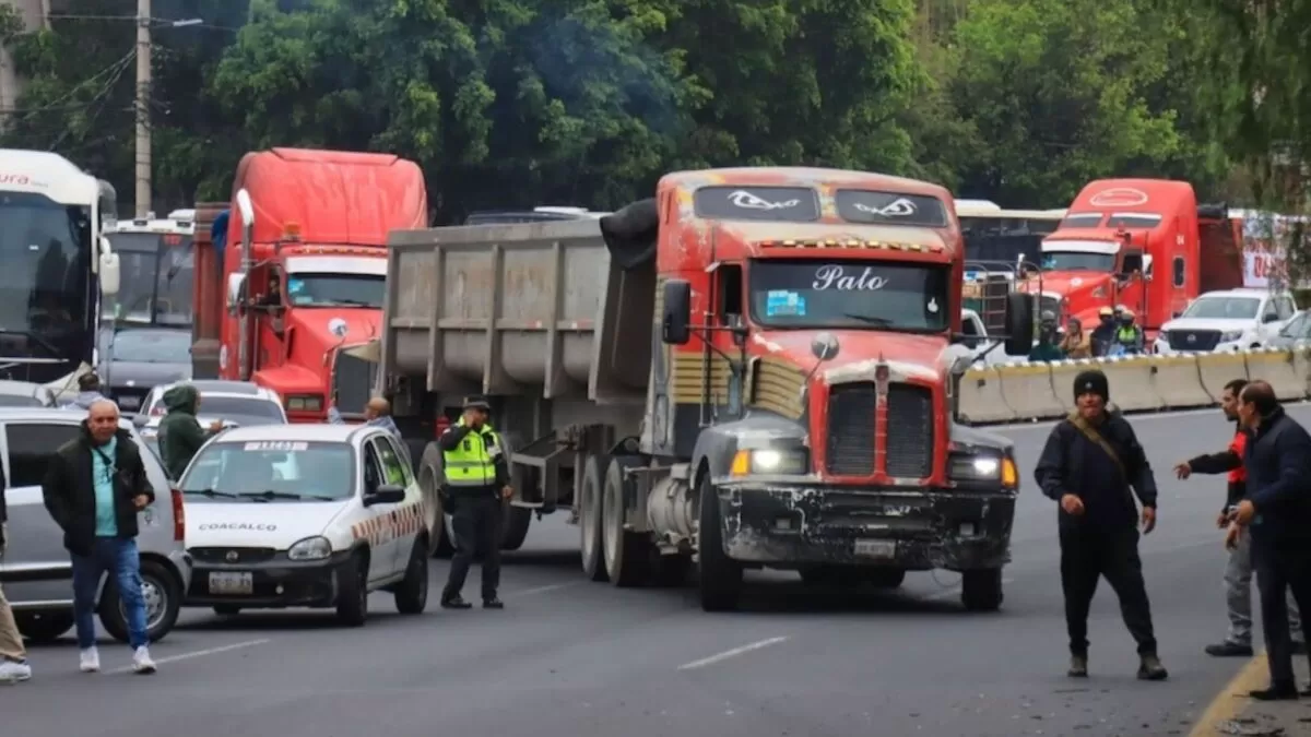 Megabloqueo de transportistas paraliza carreteras en más de 20 estados