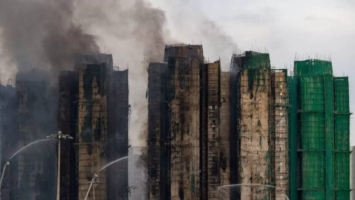 Hong Kong vive tragedia histórica: 128 muertos por incendio