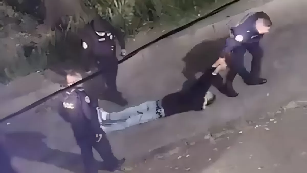 Detienen a tres policías por muerte de joven detenido