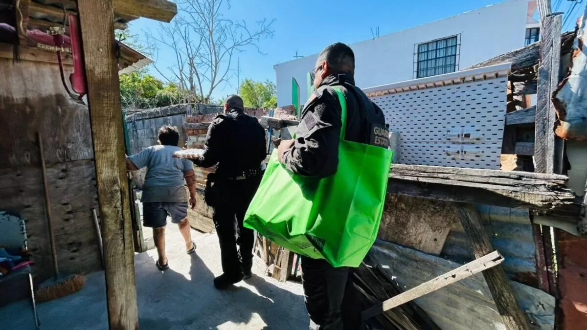 Rescatan a pareja de adultos mayores de incendio en Matamoros