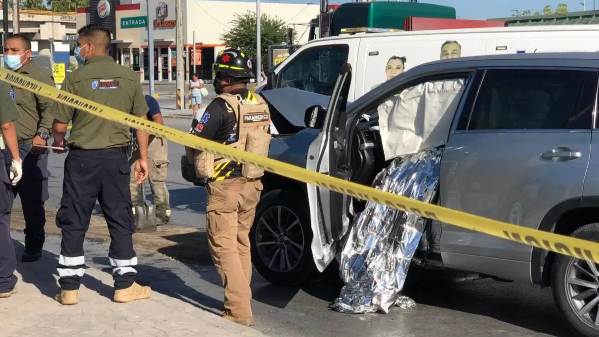 Conductor pierde la vida y se impacta contra poste del C-5 en Matamoros