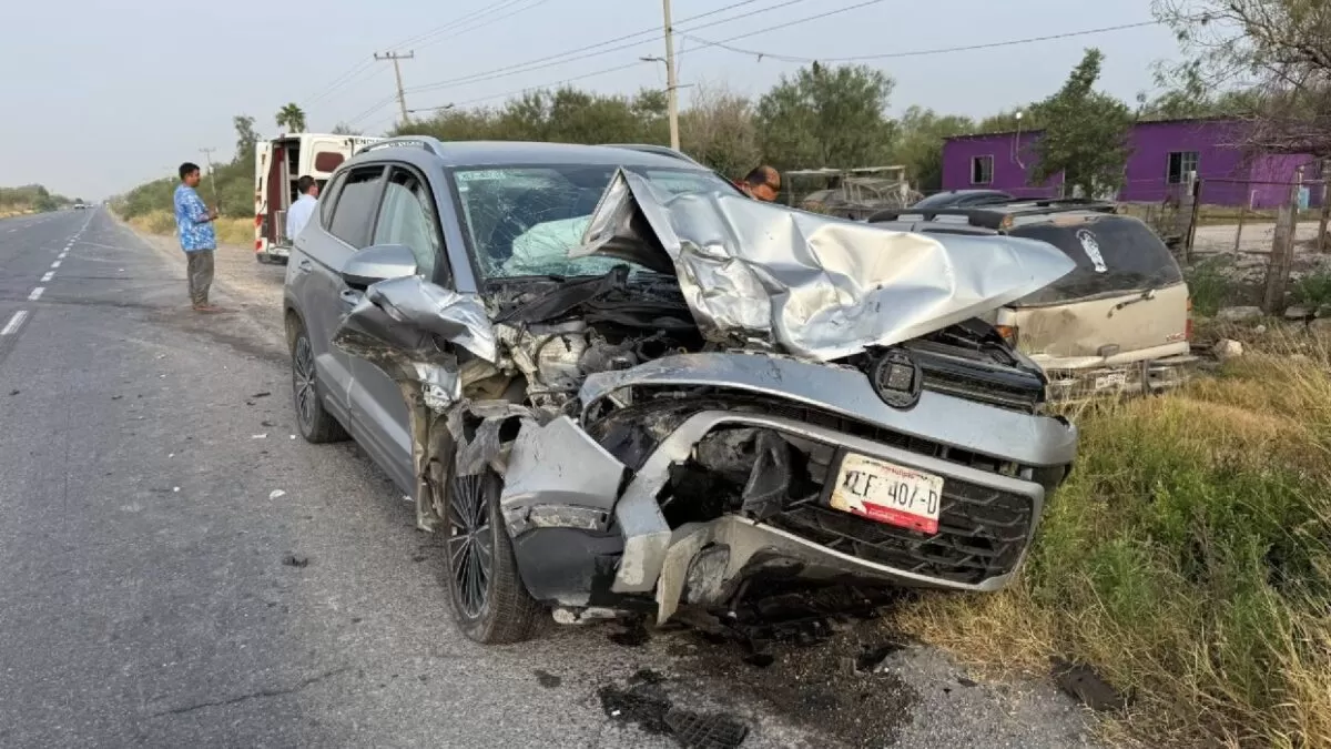 Fuerte choque en la Ribereña deja dos lesionados en Reynosa