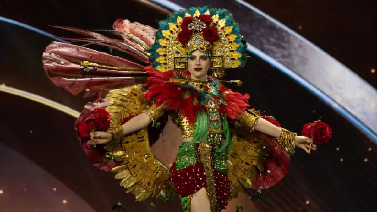 Fátima Bosch deslumbra con traje inspirado en Xochiquétzal en Miss Universo