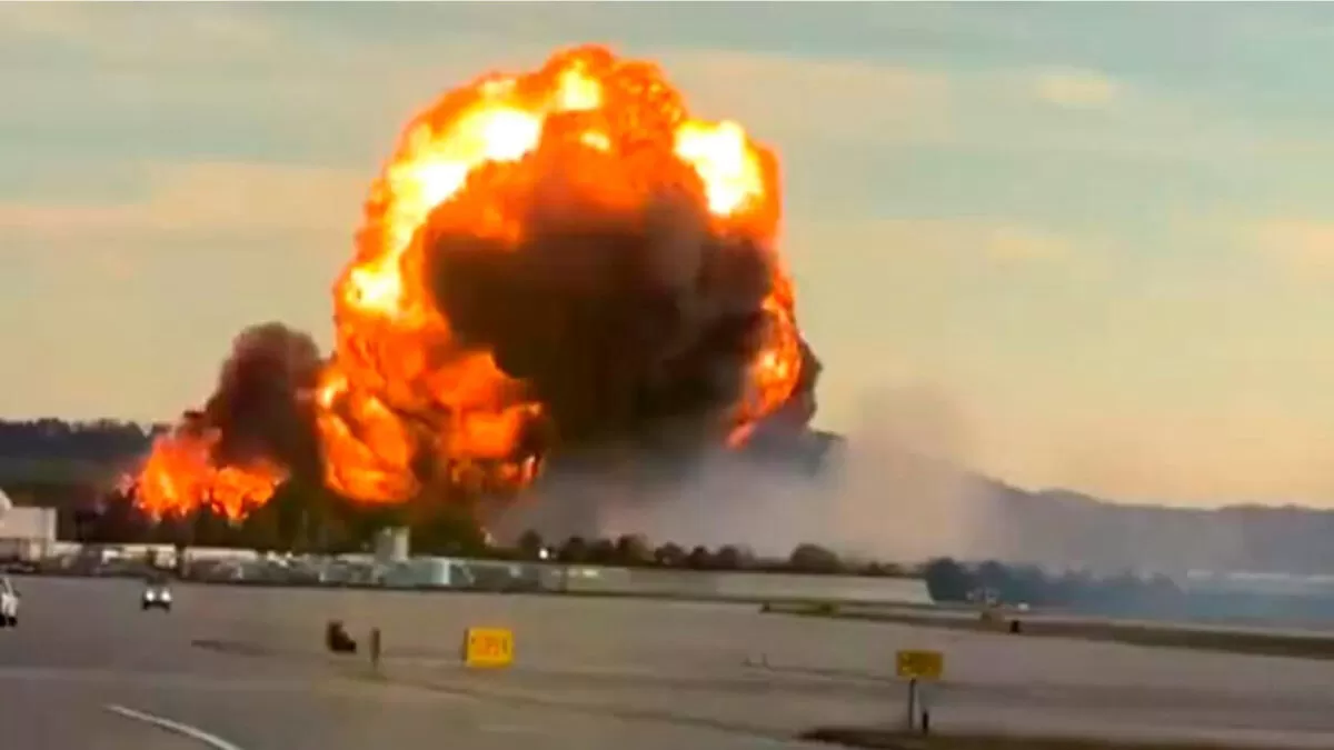 Avión de carga se desploma en aeropuerto de Kentucky; hay 9 muertos