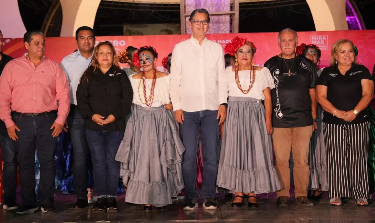 Vibra la plaza Isauro Alfaro de Madero con baile de “La Viejada” del Ballet Folclórico Yacatecutli