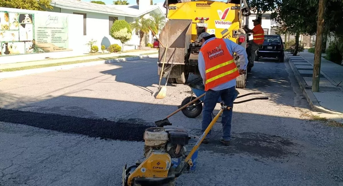 Repara Municipio de Victoria 1,850 m2 más de carpeta asfáltica