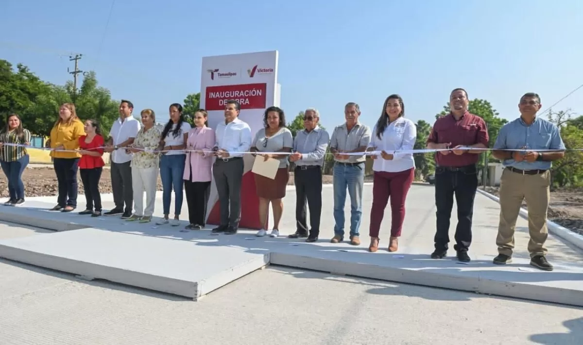 Entrega Lalo Gattás pavimentación con concreto hidráulico en la Col. Sierra Madre