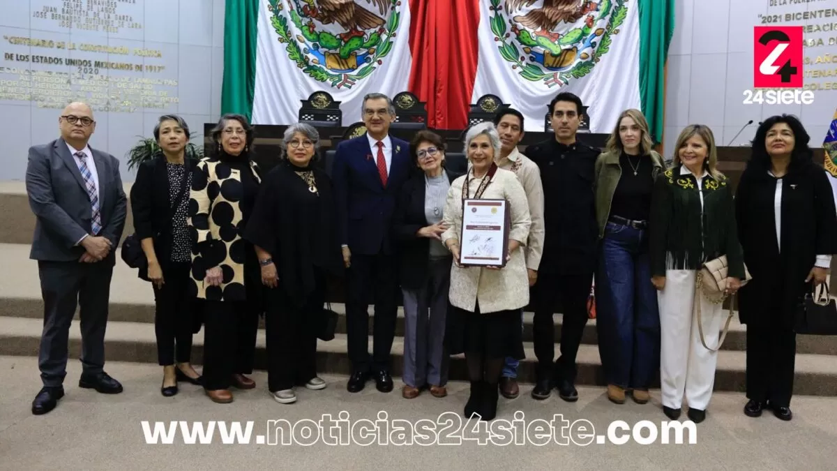 Entrega Américo Medalla al Mérito “Luis García de Arellano” a Cecilia Lugo