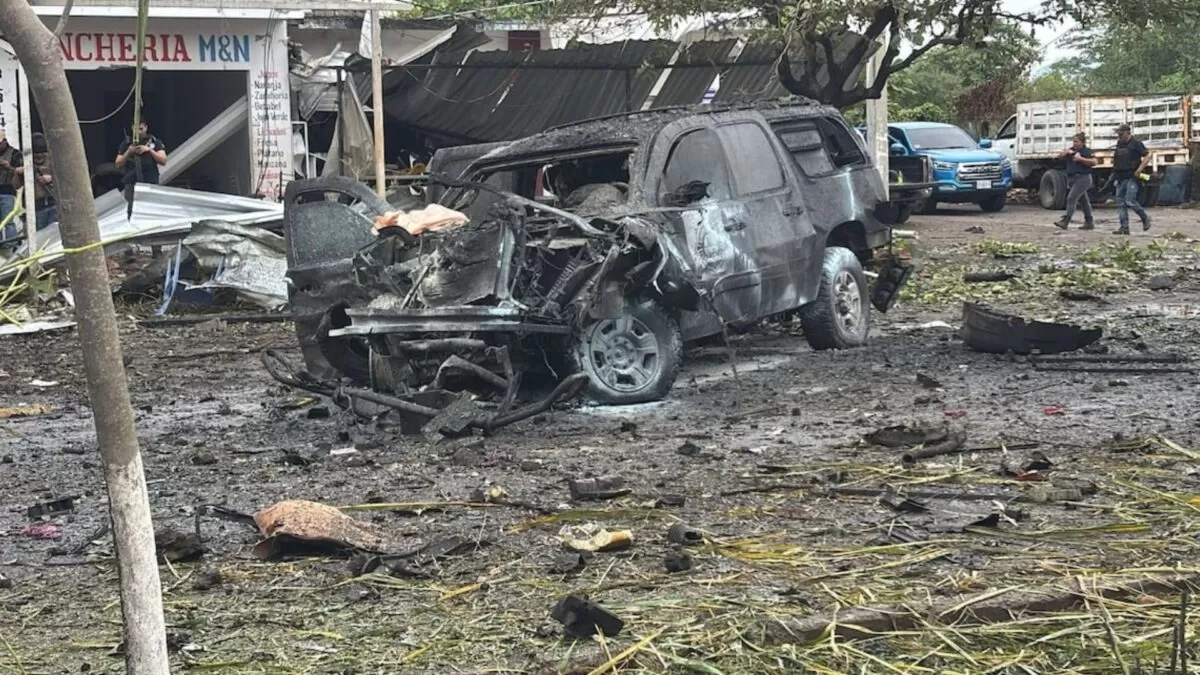 Suman seis muertos tras explosión de autobomba en Michoacán