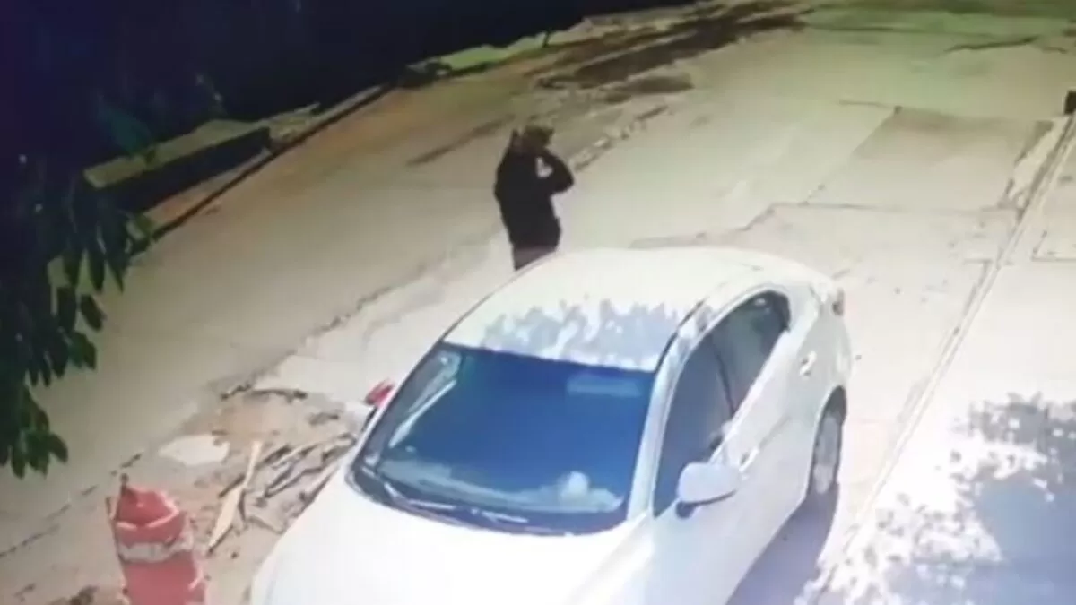Alertan por mujer que lanza piedras a vehículos en Ciudad Madero