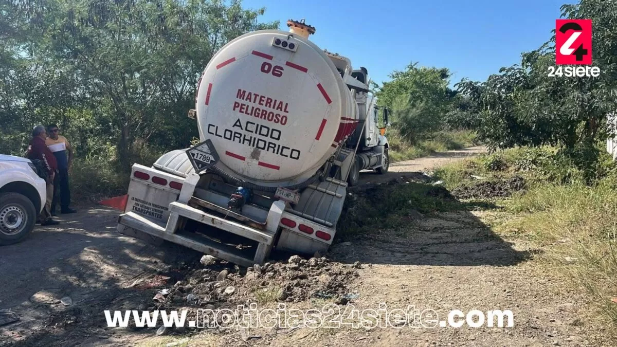 Tráiler con químico altamente peligroso casi vuelca en Altamira