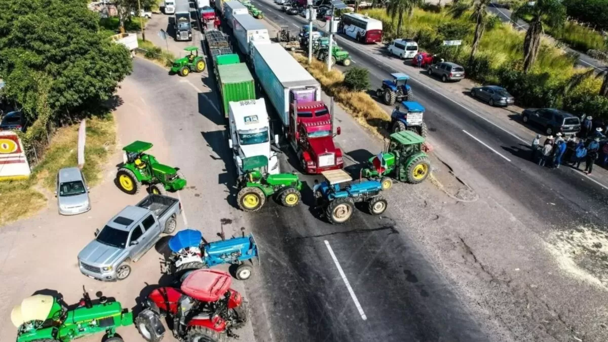 Desactivan bloqueos carreteros tras acuerdo entre gobierno y agricultores