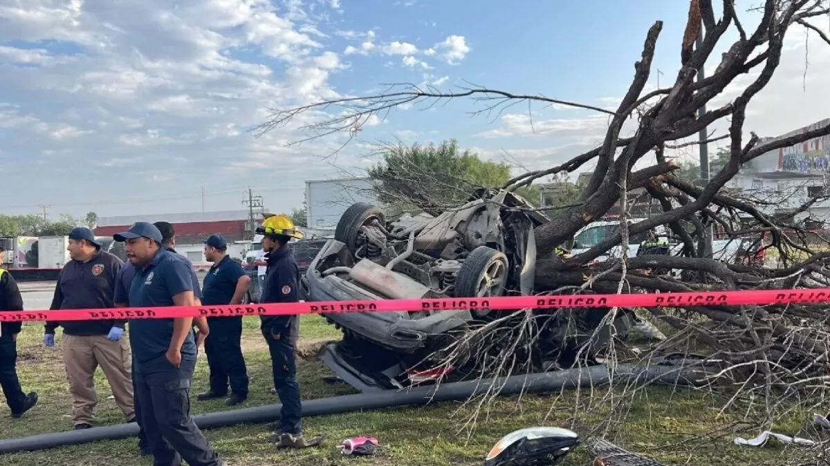 Automovilista muere prensado en fuerte accidente en Reynosa