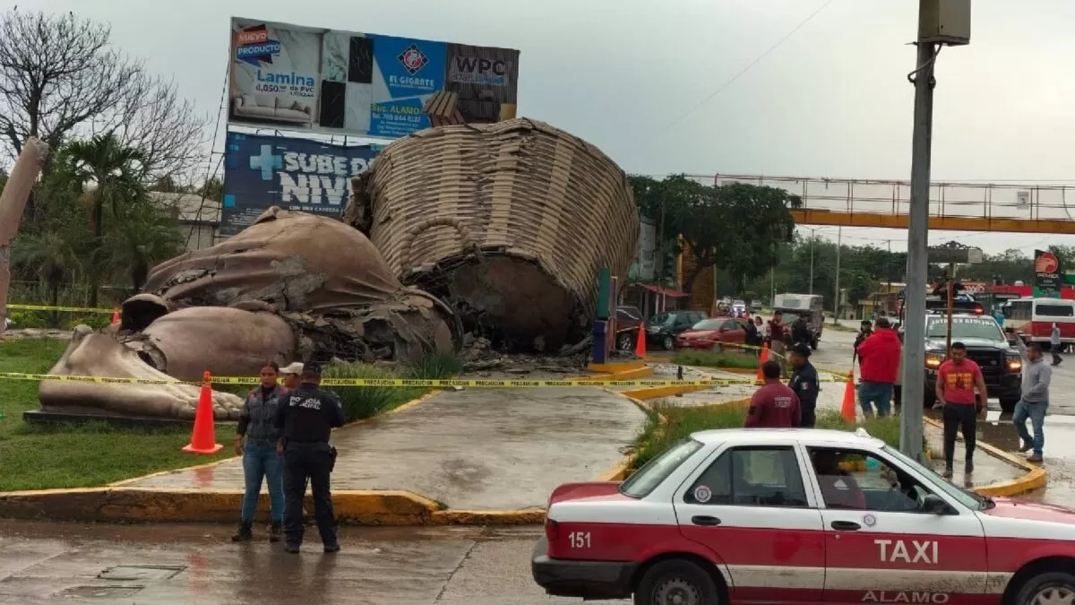 Colapsa el monumento al Colotero en Álamo, Veracruz