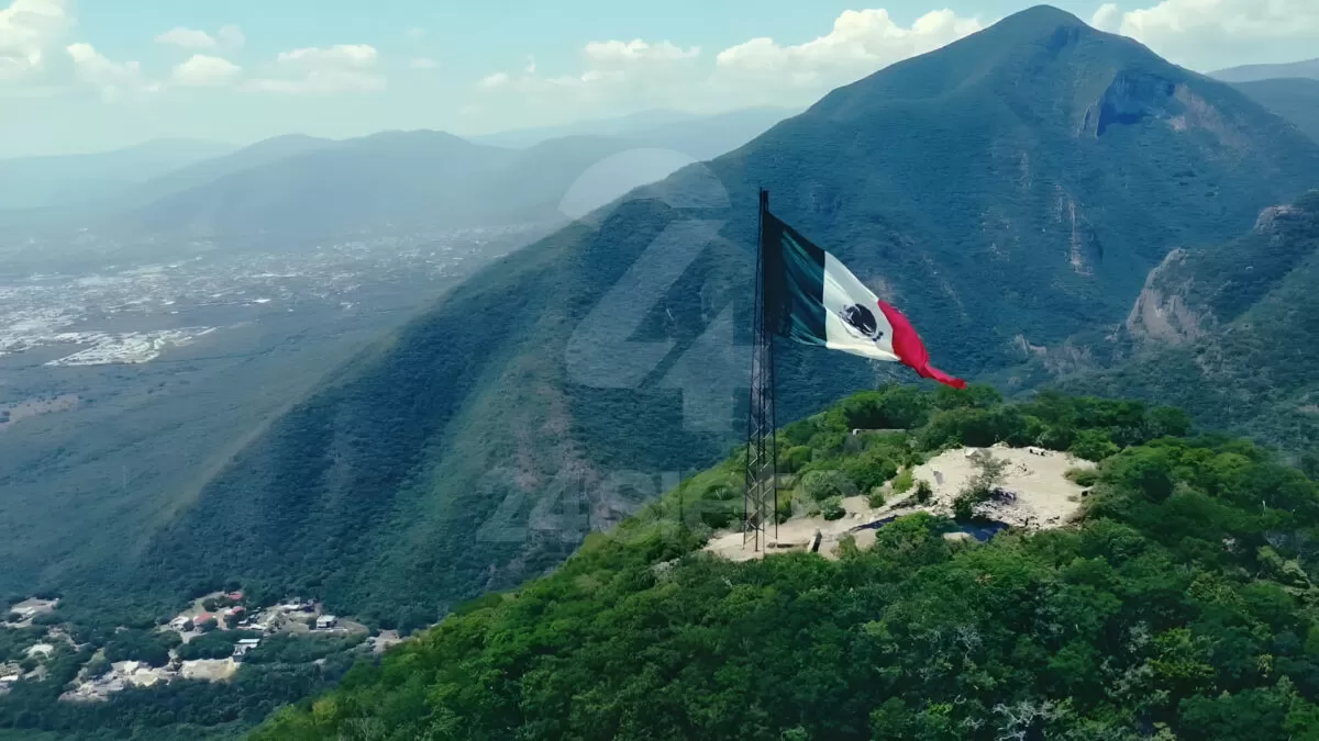 Américo Villarreal anuncia proyecto de monumental Bandera de México