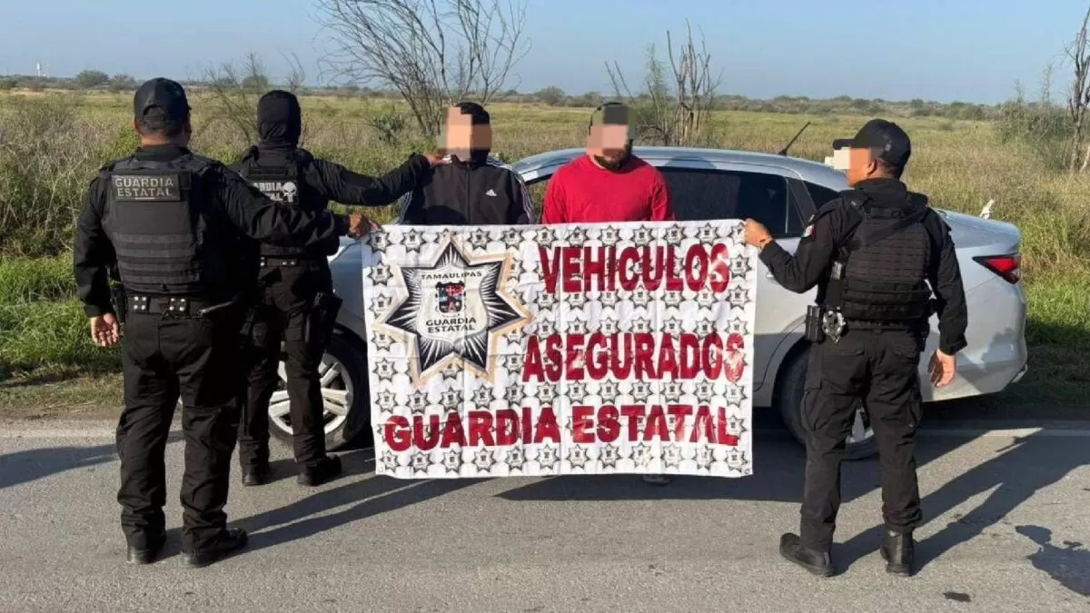 Arrestan a dos hombres con auto robado en Reynosa