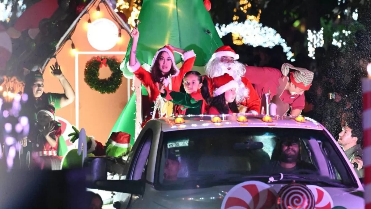 Familias llenan el 17 Te Quiero Más durante desfile navideño en Victoria