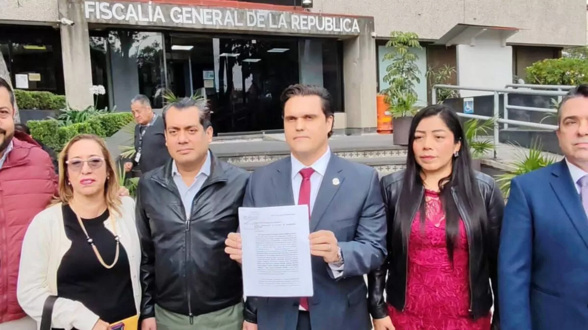 Presentan nueva denuncia contra Cabeza de Vaca por huachicoleo fiscal