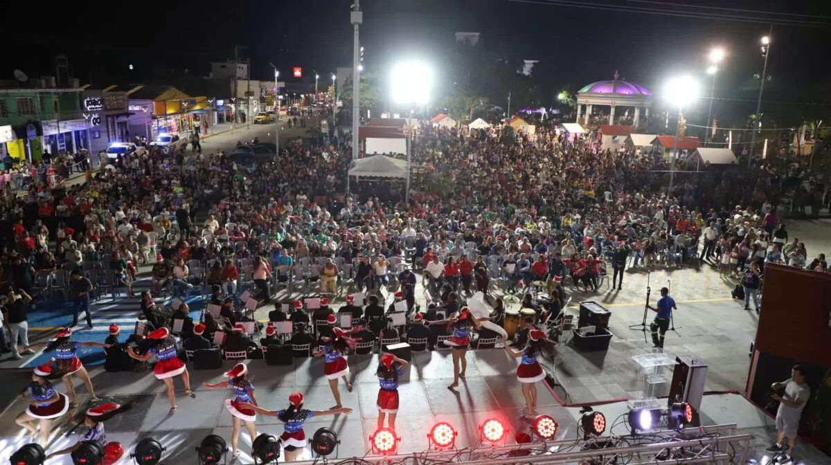Encienden Pino Monumental en Altamira y dan inicio a las fiestas decembrinas