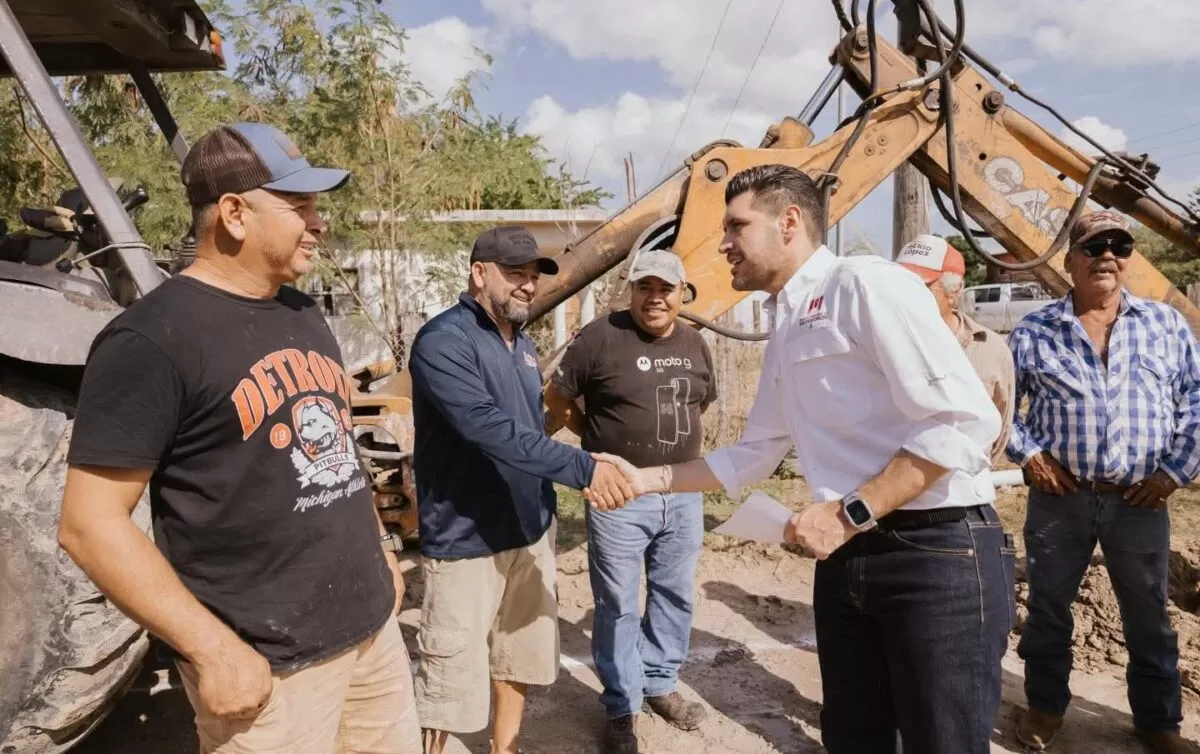 Alcalde Beto Granados supervisa avance de obra de agua potable en el poblado Las Higuerillas