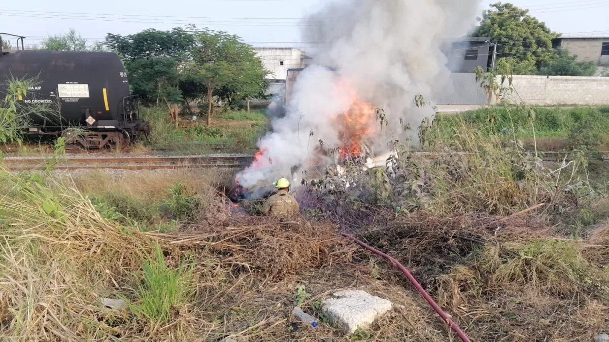 Tren embiste camioneta que intentó ganarle el paso en Altamira