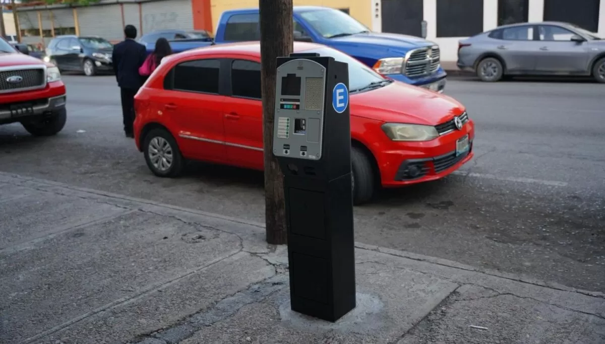 Nuevo Laredo moderniza sistema de estacionamiento con parquímetros inteligentes