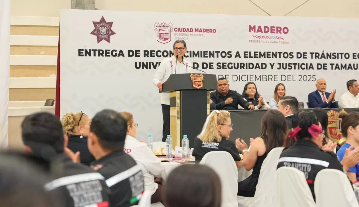 Erasmo entrega reconocimientos a 30 nuevos agentes de Tránsito egresados de la USJT