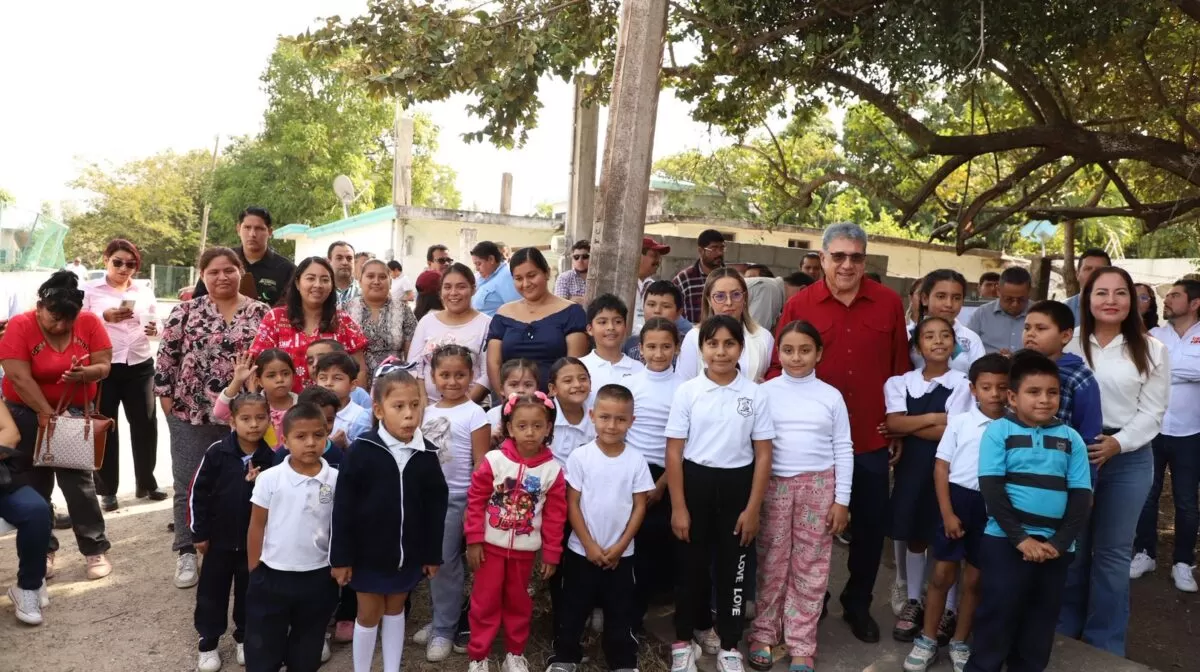 Cumple Armando Martínez anhelo de adultos mayores en zona rural