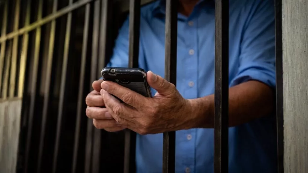 Detendrán a quien intente meter celulares a penales de Tamaulipas