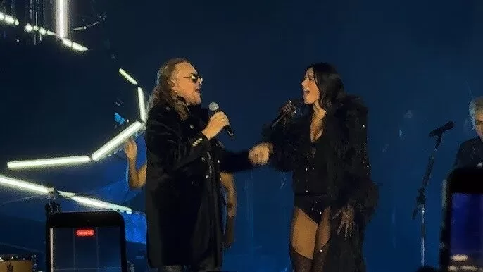 Dua Lipa invita a Fher de Maná a su show y cantan “Oye mi amor” en México