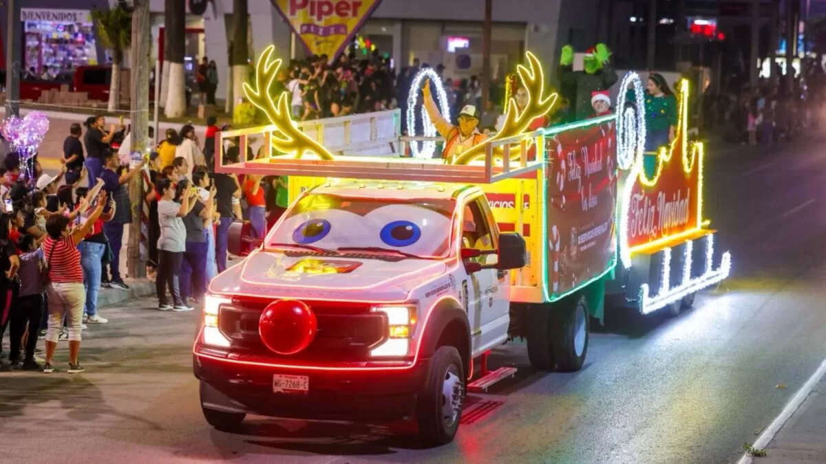 Apreciaron miles de reynosenses el Desfile Navideño 2025 de más de 350 vehículos