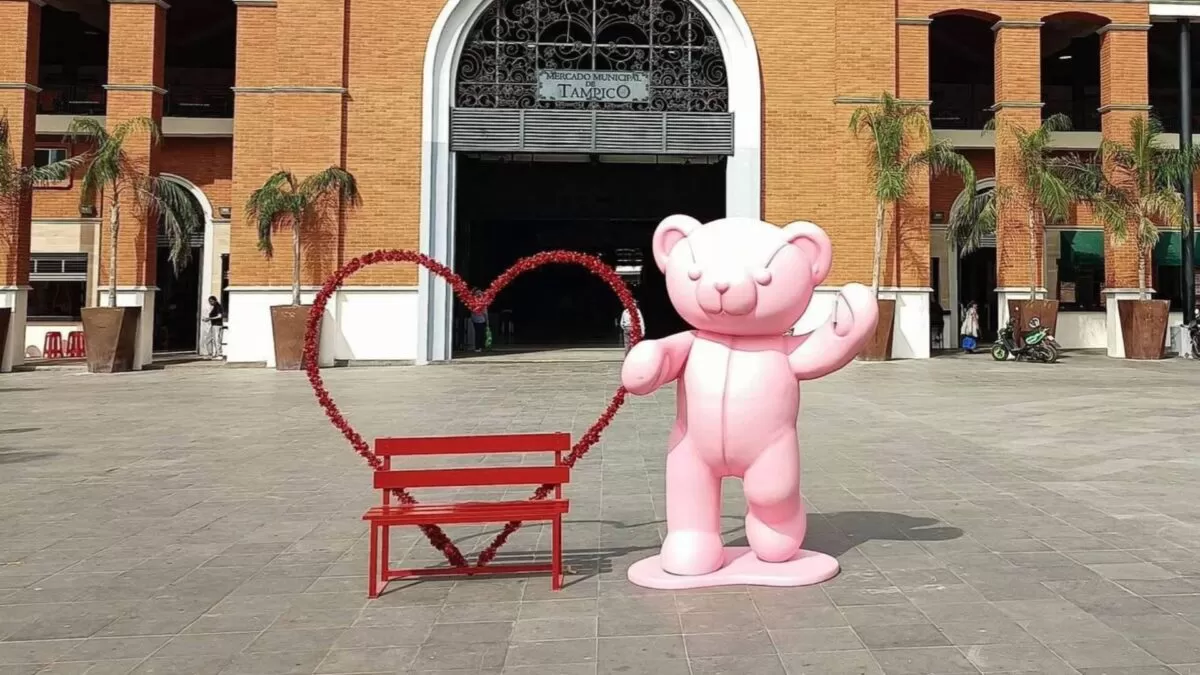 Plazas de Tampico se llenan de color para San Valentín