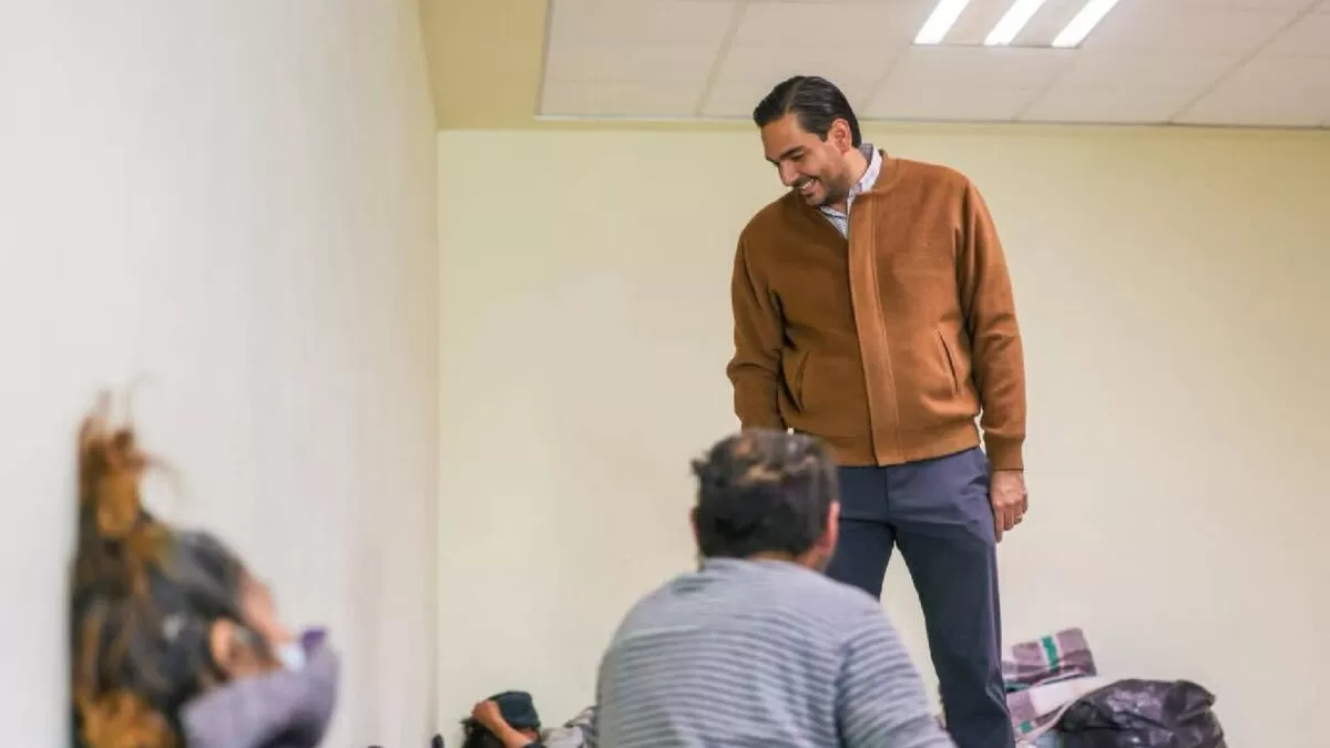 Carlos Peña supervisa atención en albergue invernal de Reynosa