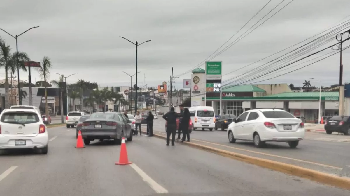 Exceso de velocidad origina carambola en Tampico