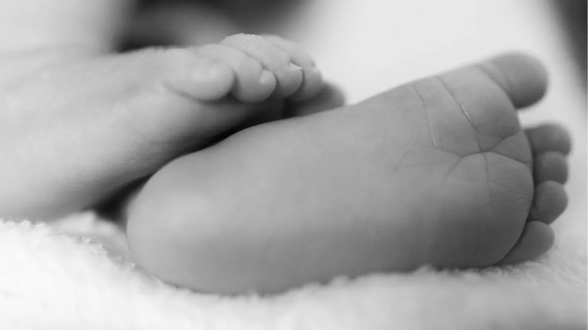 Hombre intenta matar a su bebé de apenas 2 semanas de nacido